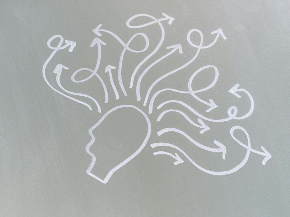 10 curiosidades sobre como seu cérebro é enganado todos os dias sem você perceber 1 Ideias fluindo de um cérebro